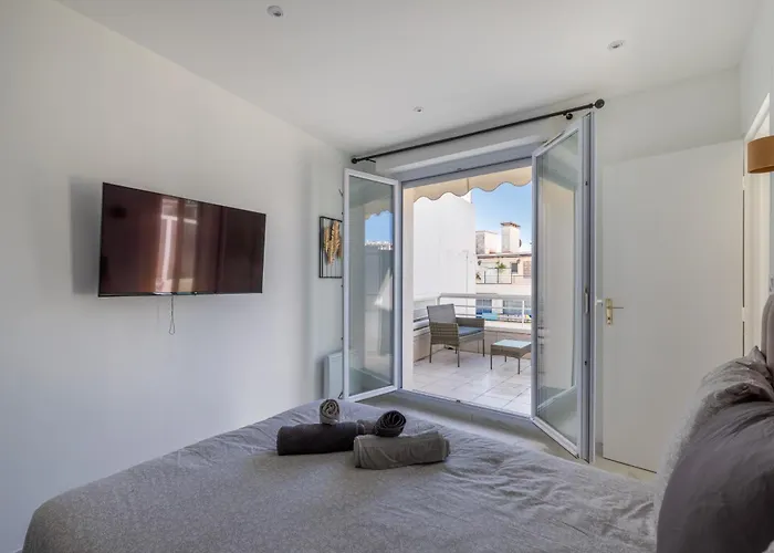 Juan Les Pins Entre Ciel Et Mer , Dernier Etage Avec Terrasse