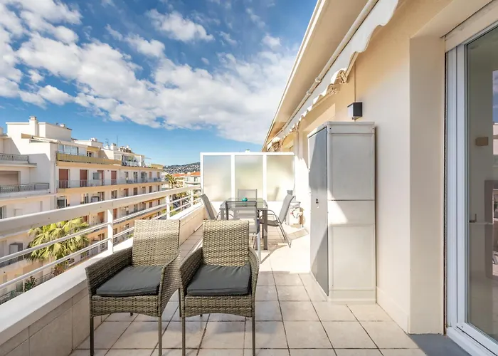 Juan Les Pins Entre Ciel Et Mer , Dernier Etage Avec Terrasse